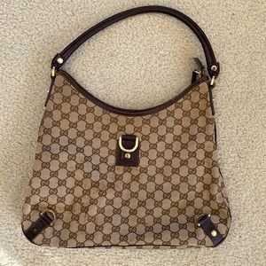 Gucci hobo bag medium size, dust bag included.